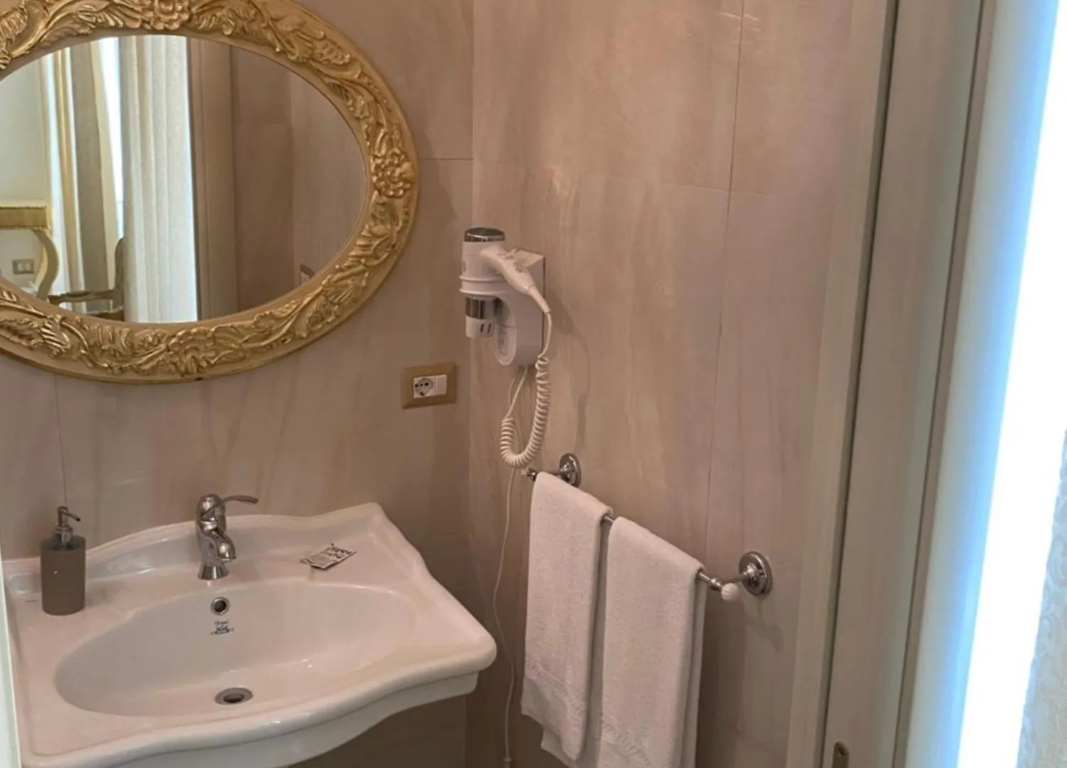 Guest House Maria Francesca 나폴리 B&B