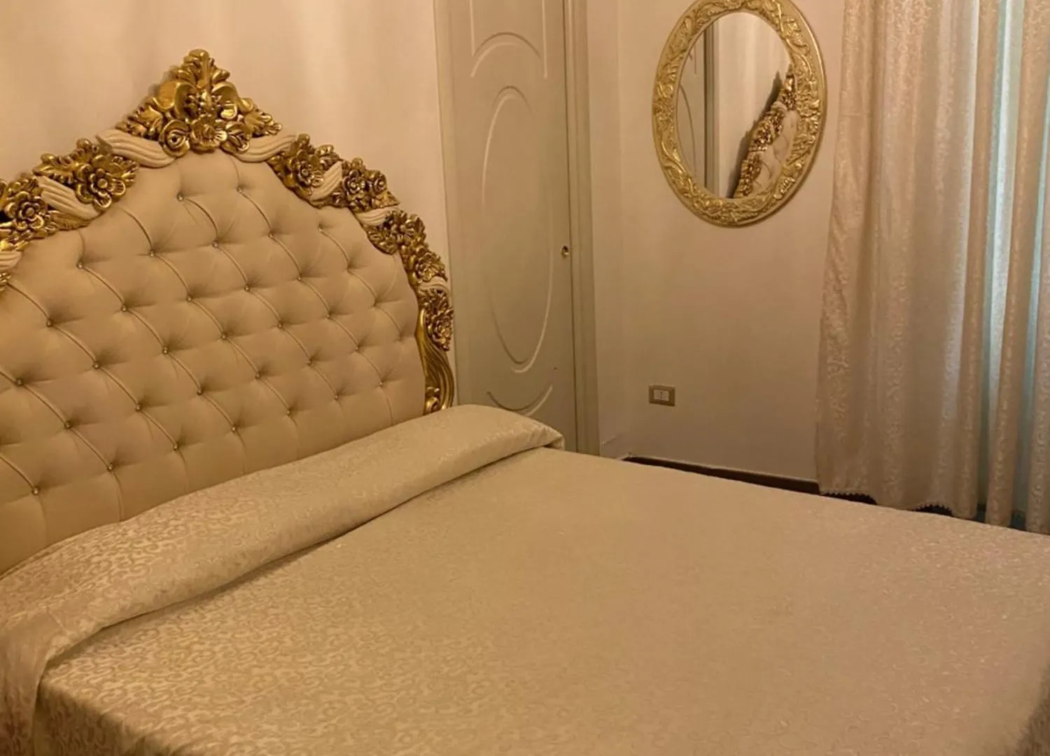 Guest House Maria Francesca 나폴리 B&B