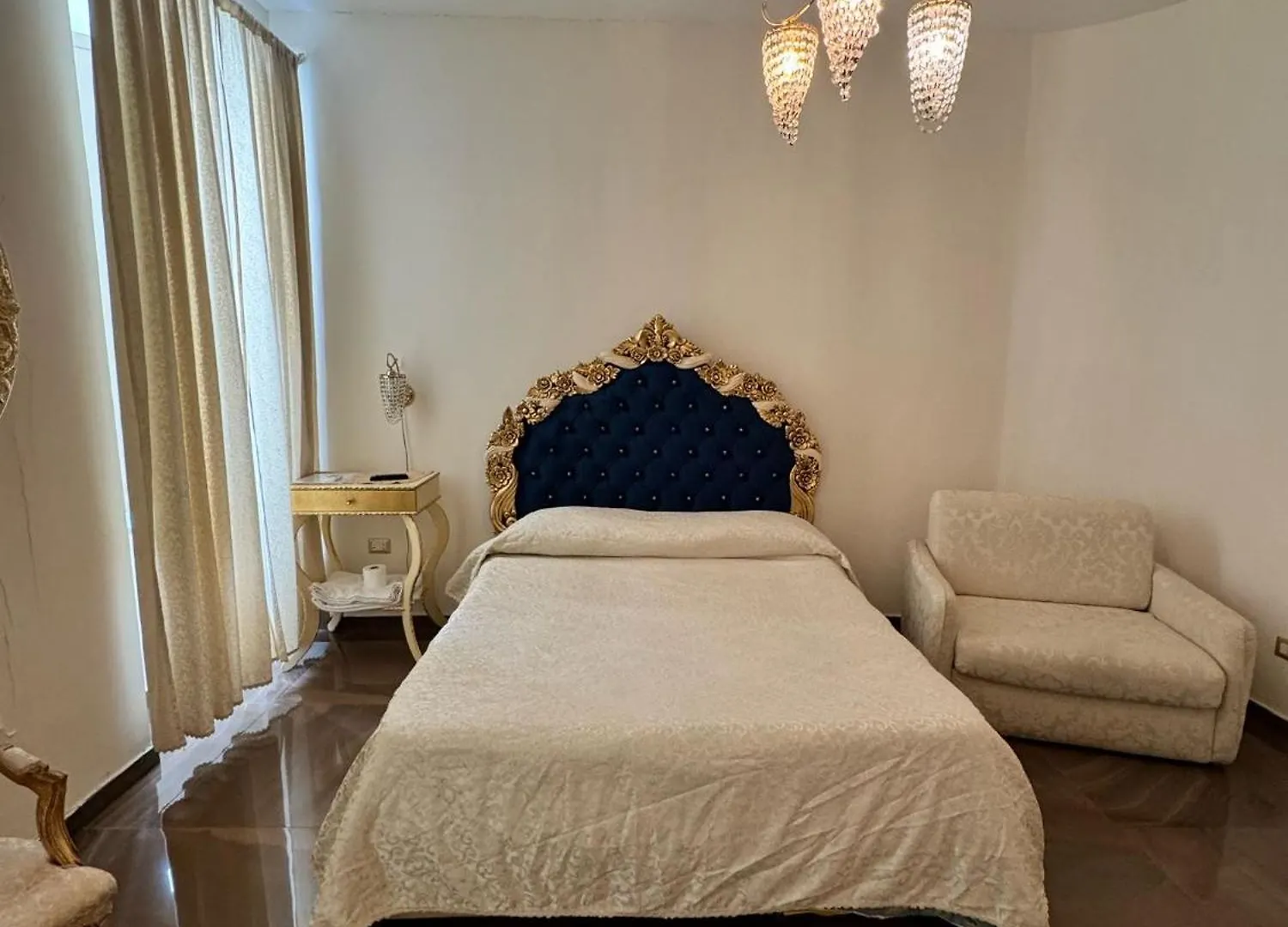 Guest House Maria Francesca 나폴리 B&B